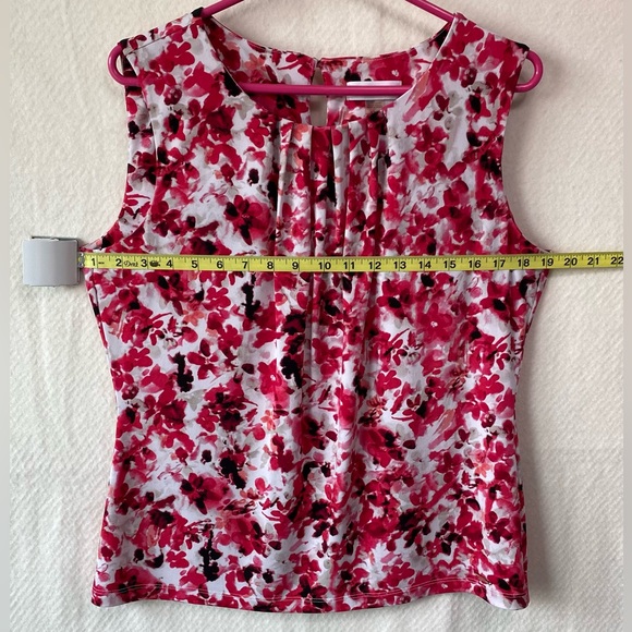 Calvin Klein Blouse - Crew Neckline - Sleeveless - Pleat Front - Picture 2 of 5